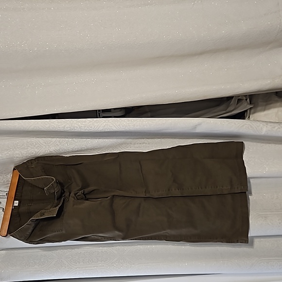 Ann Taylor Loft wide legged cargo pant - Picture 1 of 3